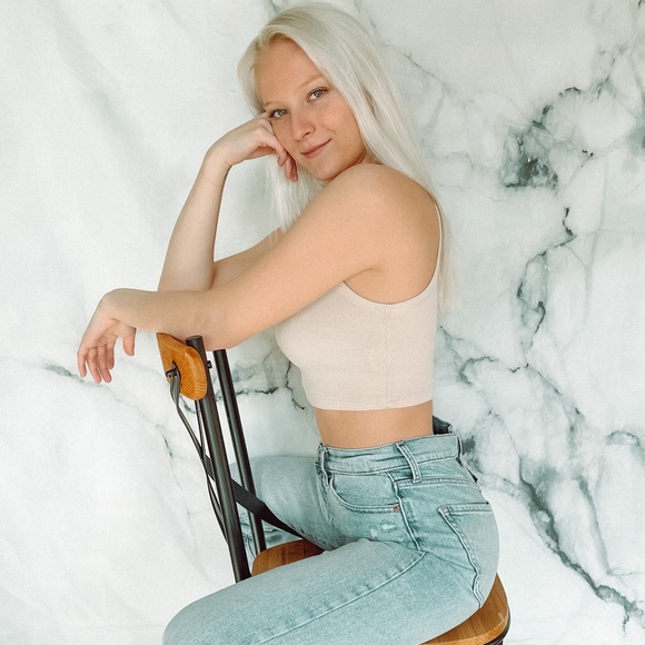 Meet your Posher, Camryn - Picture 1 of 1